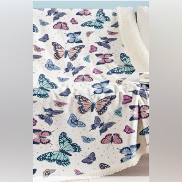 Hello Butterfly Blanket - Picture 1 of 5